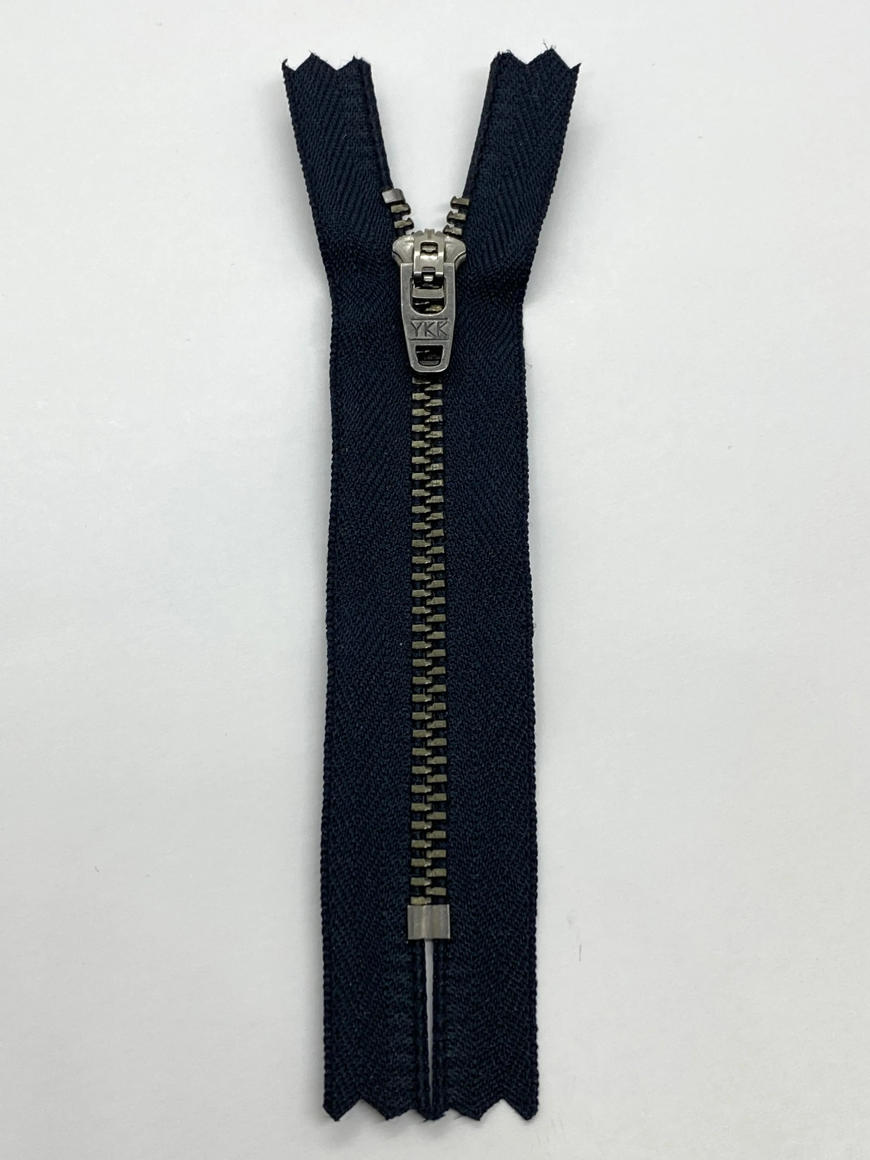 YKK® #4 Anti-Nickel c/e Black (580) Semi-Auto Pull