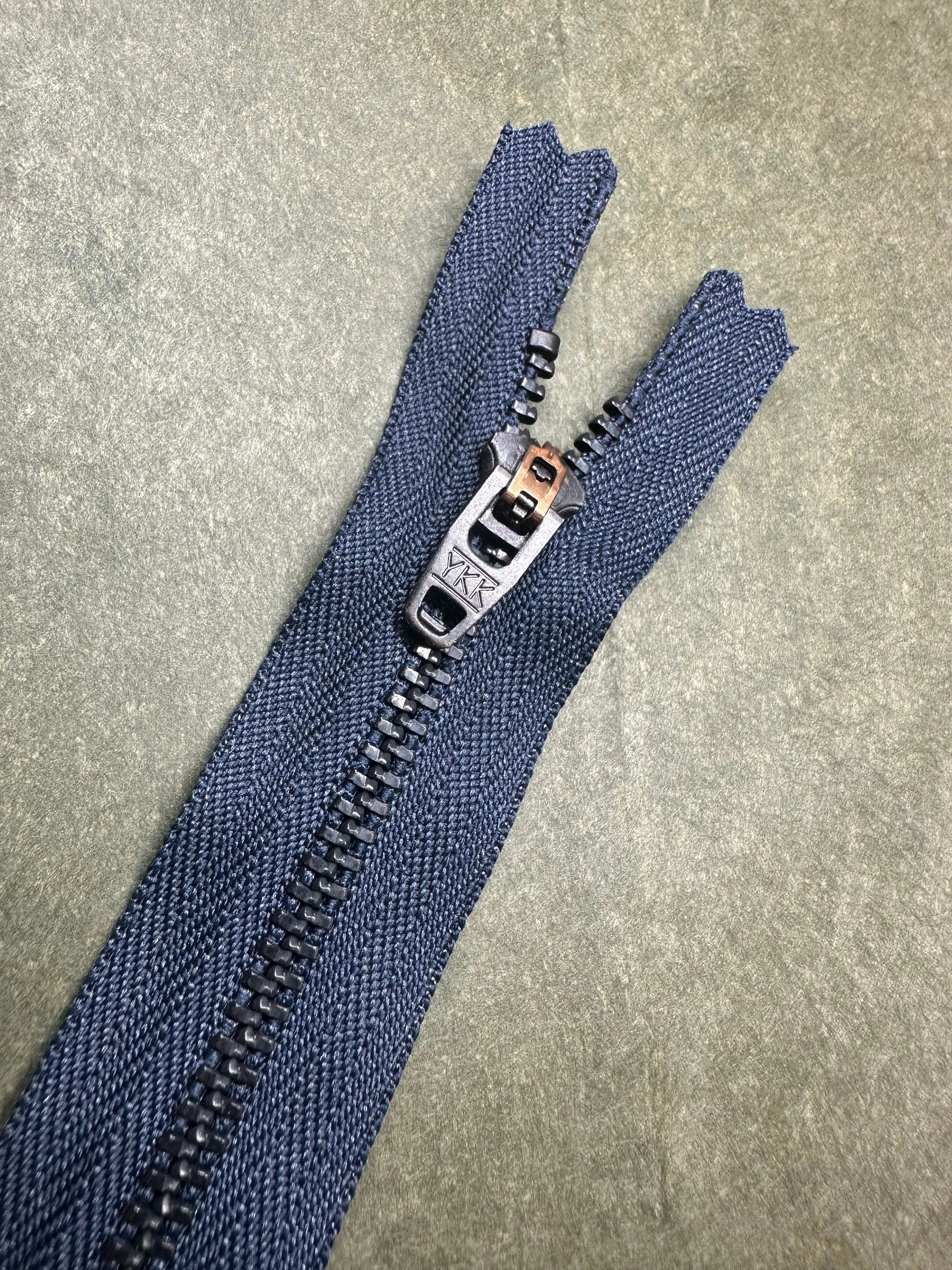 YKK® #4 Black-Oxide c/e Navy (560) Semi-Auto Pull