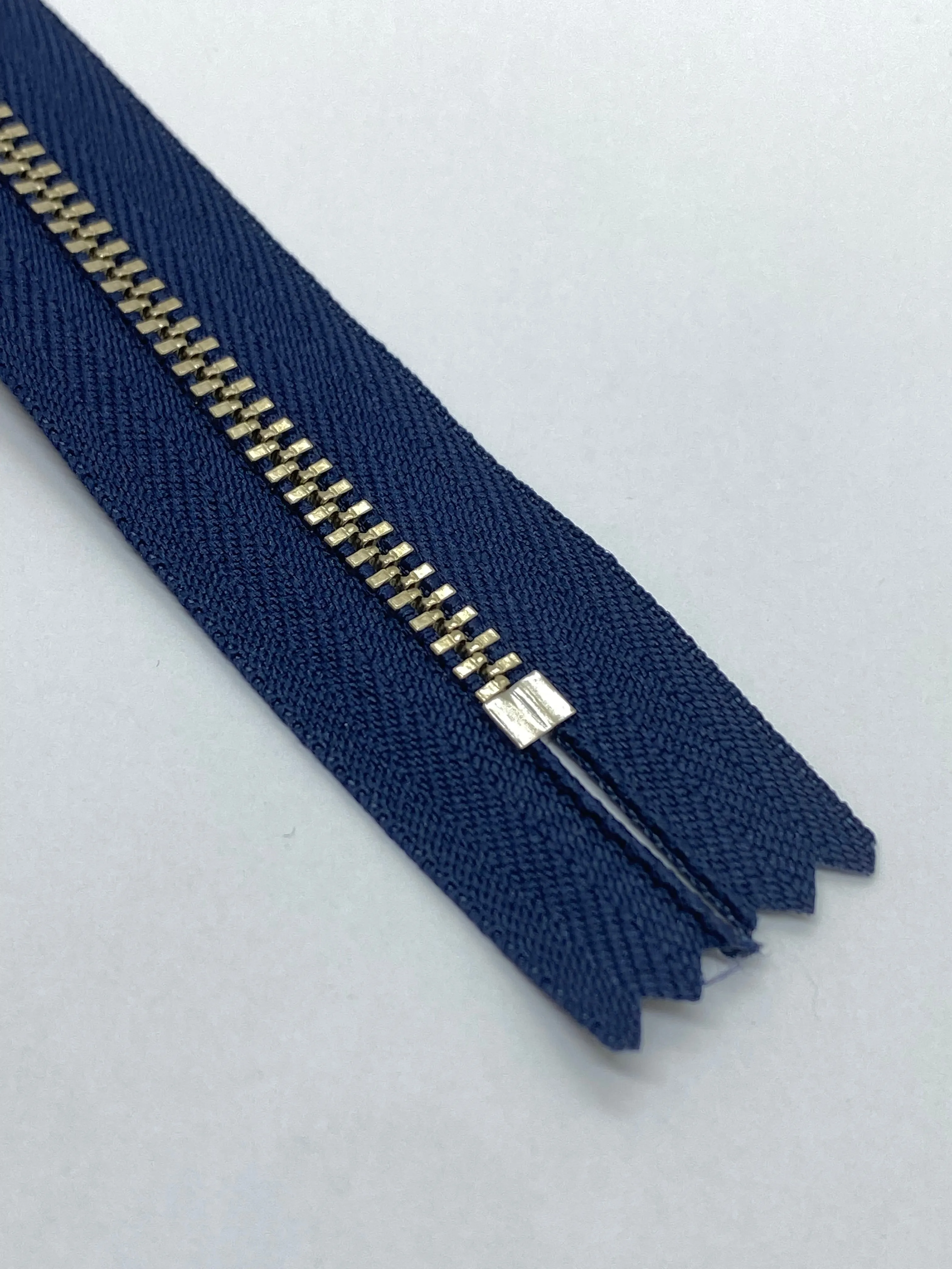 YKK® #4 Nickel c/e #058 Semi-Auto