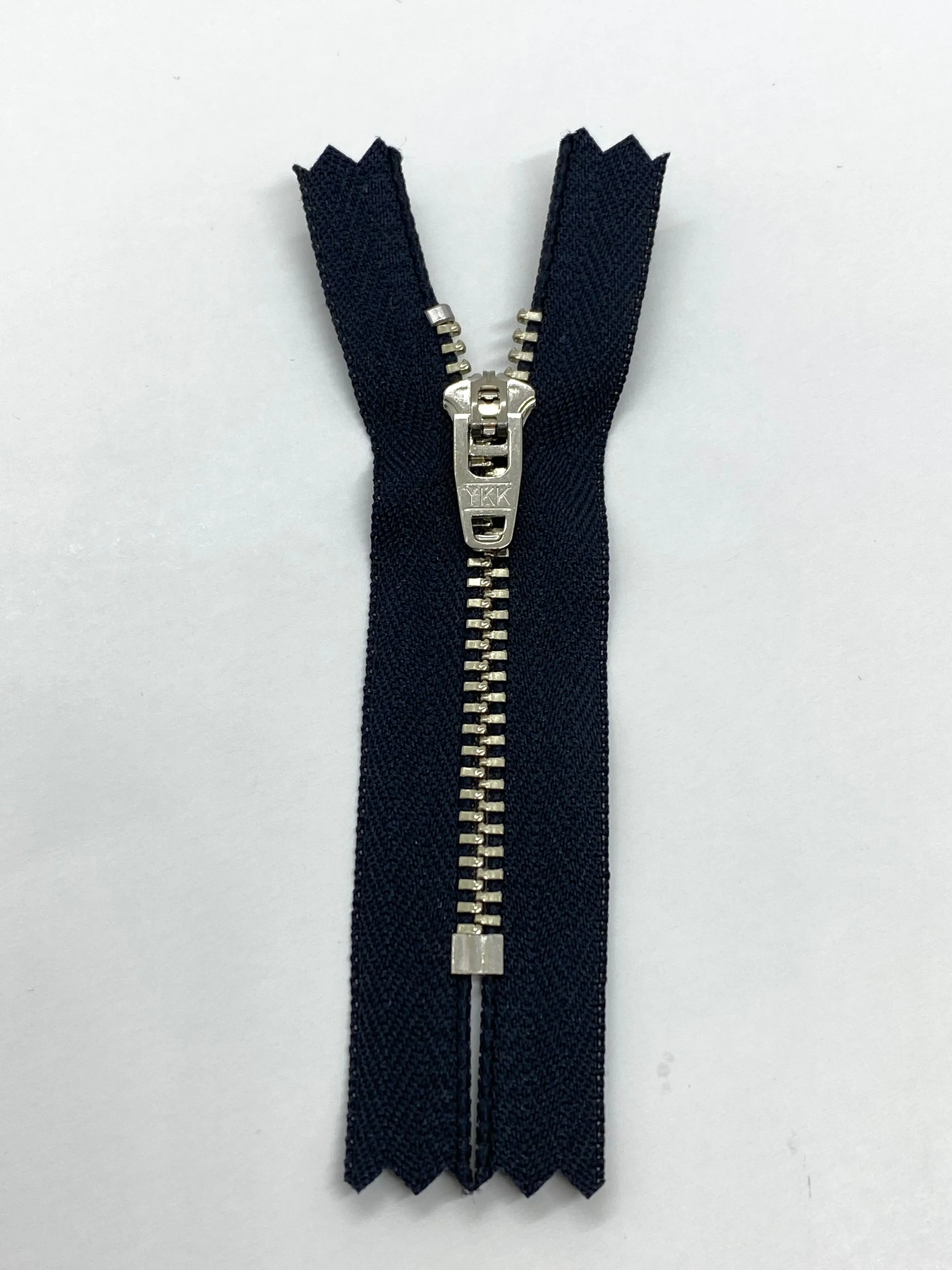 YKK® #4 Nickel c/e Black (580) Semi-Auto