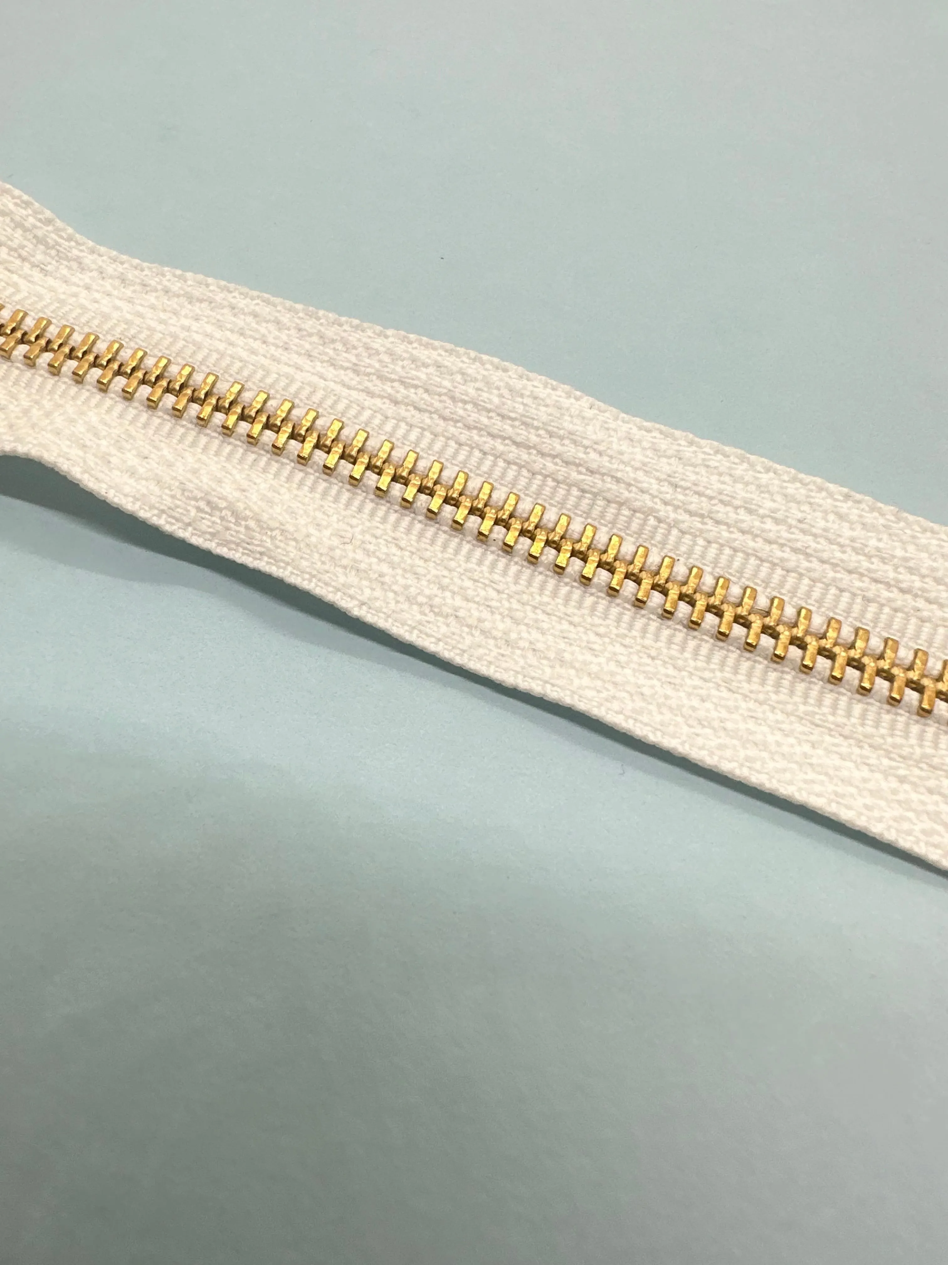 YKK® #5 Brass c/e White (501) DA Slider